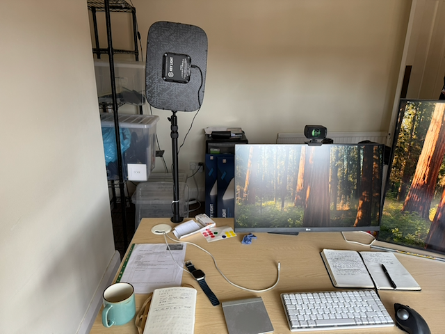 Elgato Key Light desk setup